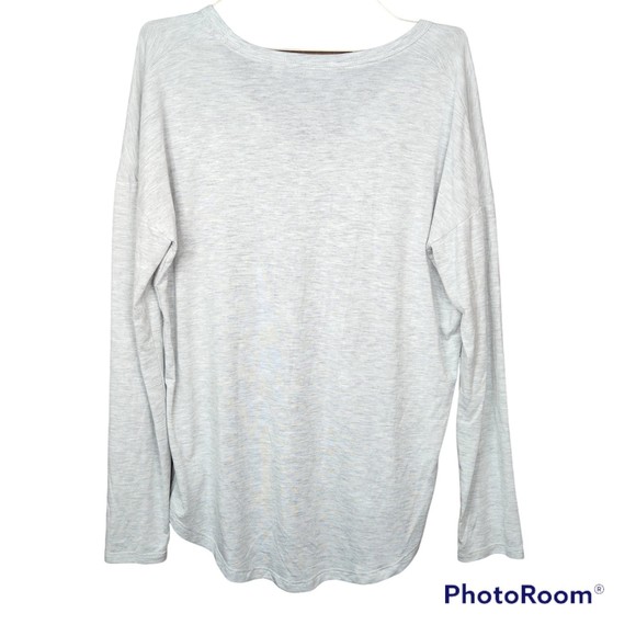 Athleta Woman’s Lightweight Gray Casual High-Low Hem Vneck Shirt Size Small - Picture 4 of 4
